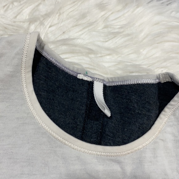 Lululemon Devotion Short Sleeve Tee sz 4 - Picture 6 of 9